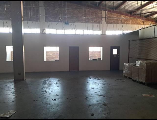 2,300M² WAREHOUSE FOR SALE IN OPHIRTON